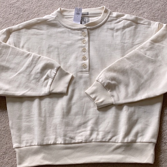 3/4” sleeve sweatshirt. - Picture 3 of 5